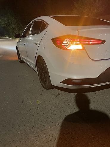 subaru outback 2013: Hyundai Elantra: 2018 г., 2 л, Бензин, Седан — 10