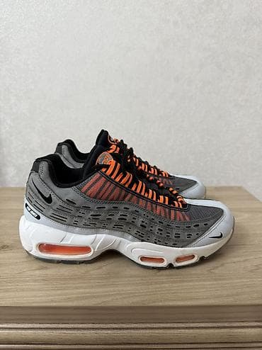 Продаю кроссовки Nike air max 95-оригинал, в отличном состоянии