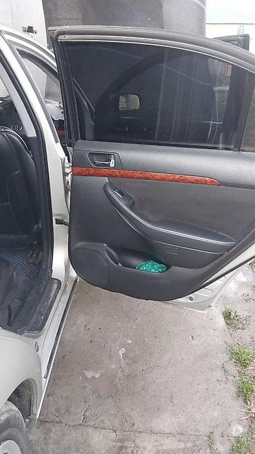 Унаа сатуу: Toyota Avensis: 2004 г., Седан — 1