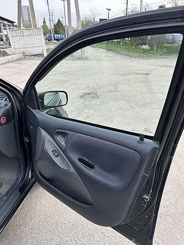Toyota: Toyota Yaris: 2004 г., 1 л, Робот, Бензин, Хэтчбэк — 10