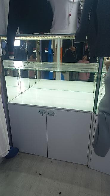 Аппараты для стирки ковров: Стеклянная витрина для магазина бижутерия, косметику и тд. с — 1