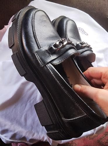 Лоферы женские, черные, почти новый - Материал верха: фактурная at lalafo.kg Лоферы женские, черные, почти новый - Материал верха: фактурная