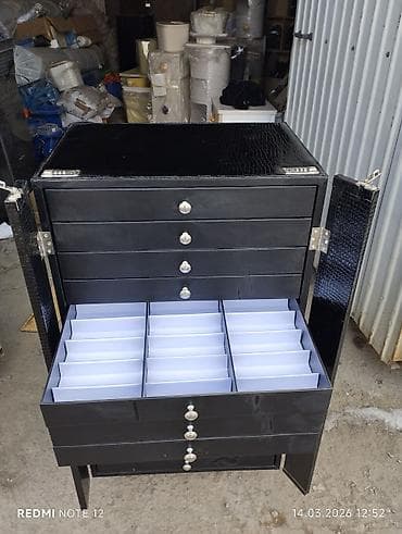 Витрины: Выставочный шкаф-органайзер для украшений/часов с выдвижными лотками — 3