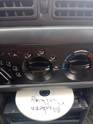 Видеорегистраторы: Автомагнитола Sony (1-DIN) - Фронтальная панель с дисплеем и — 2