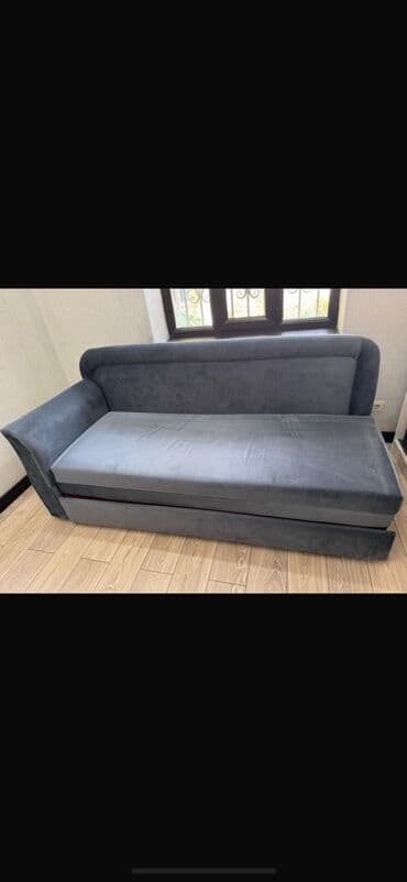 Диван прямой, обивка — велюр/микровелюр темно‑серого цвета