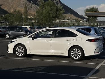 toyta vitz: Toyota Corolla: 2023 г., Вариатор, Гибрид, Седан — 2