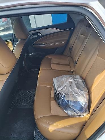 Aion S (электромобиль) — просторный седан с современным интерьером и