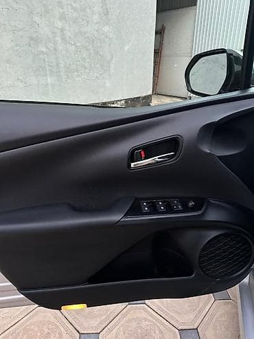 hyundai galloper: Toyota Prius: 2017 г., 1.8 л, Гибрид, Седан — 9