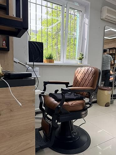 Коммерческая недвижимость: Сдается в аренду КРЕСЛО для барбера, в центре города. Срочно❗️❗️❗️ Мы — 3