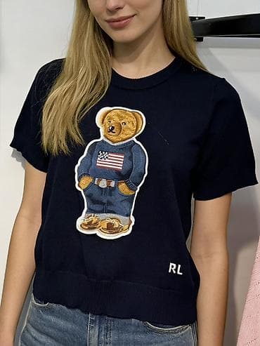 кофта на девочку: Женский трикотажный джемпер с коротким рукавом и объёмной нашивкой — 4