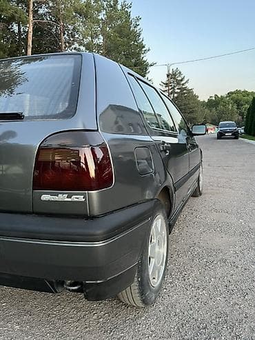 тенир тоо: Volkswagen Golf: 1993 г., 1.6 л, Кол менен иштөөчү, Бензин, Хетчбек — 4