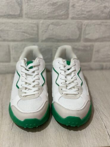 nike react: Женские кроссовки 
38 размер 
одеты на пол часа — 2