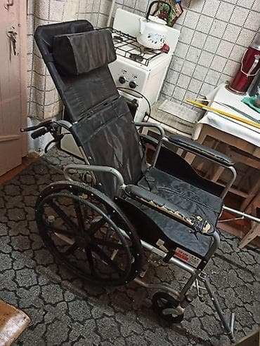 санитарный стул: Инвалидная коляска с санитарным вырезом и ведром (комба-туалет) — 6