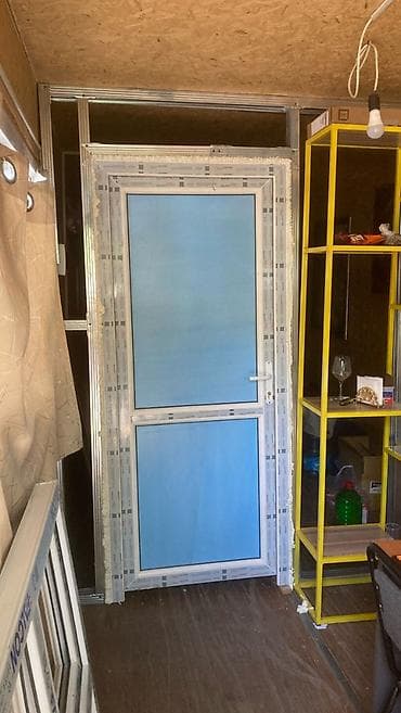 Пластиковая дверь с двойным глухим заполнением (верх/низ), профиль ПВХ