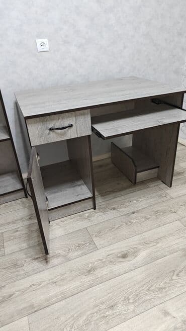 шкафы кухонные бу: Стол+стеллаж. Идеальное состояние. Пользовались меньше года. Стол — 5