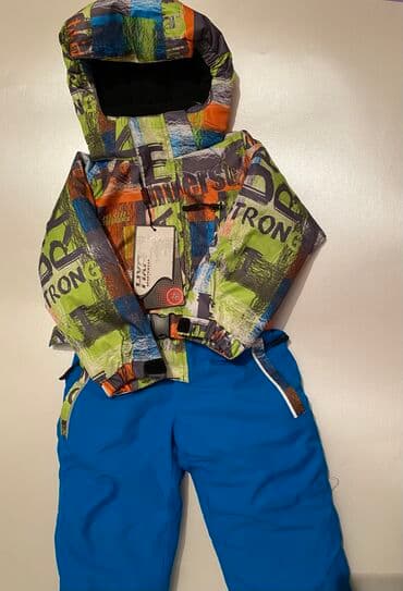 с связи с переездом: Новый зимний комбинезон на 92 см с этикеткой
Внутри флисовый подклад — 1