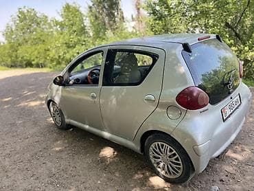 Унаа сатуу: Toyota Aygo: 2007 г., 1 л, Кол менен иштөөчү, Бензин, Хетчбек — 5