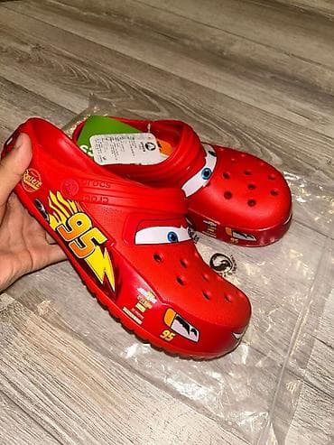 джибитсы на кроксы: Crocs x Disney/Pixar Cars — модель с Лайтнингом Маккуином. - — 1