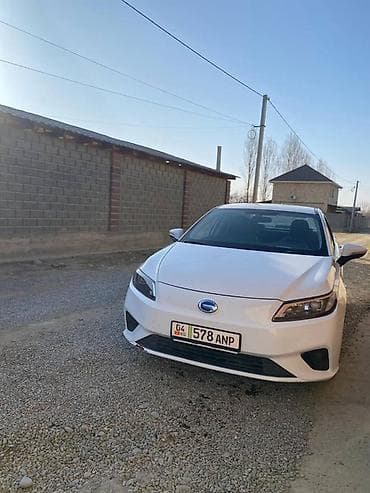 GAC: Электромобиль GAC (Trumpchi) Aion S, белый седан. Основные — 2