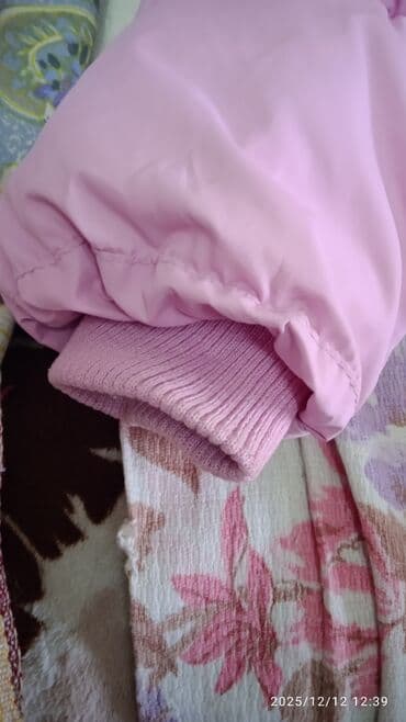 кофта школьная на девочку: Куртка зимняя теплая на девочку .Состояние хорошее. Капюшон — 6