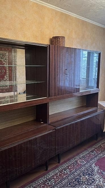 Эмерек: Срочно продаются две стенкидля посуды и всей мелочи бытовой,из — 2