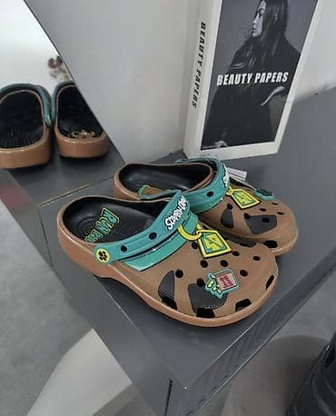 кроксы с джибитсами: Сабо, 32, 33, 35, Crocs, Новый, цвет - Коричневый, Платная доставка, Самовывоз — 1