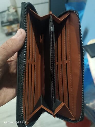 найден кошелек: Продается кошелек барсетка в отличном состоянии . по всем вопросам — 3