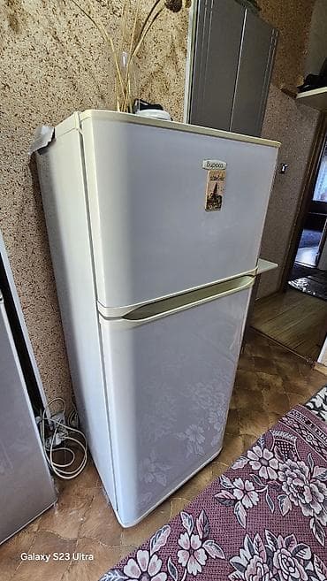 vgr v 049: Холодильник Biryusa, Двухкамерный — 2