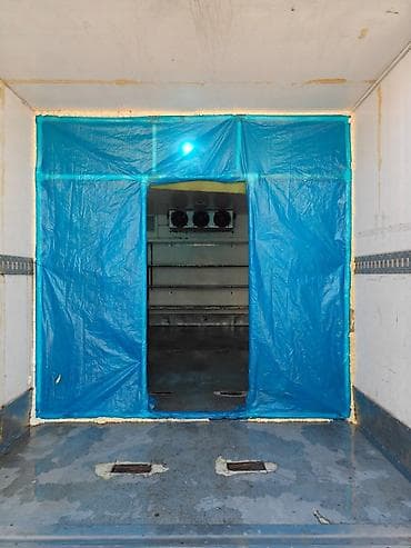 холодильные витрины: Изотермический рефрижераторный фургон-камера в отличном состоянии — 4