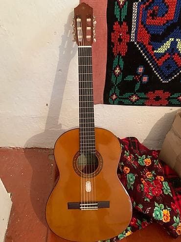 Музыкалык аспаптар: Классическая гитара с нейлоновыми струнами. Новый стоит 17000 тысяч я — 1