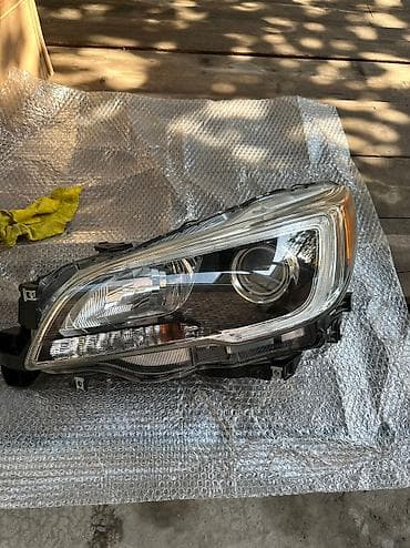 Автокосметика: Передняя левая фара Subaru 2017 г., Б/у, Оригинал, США — 1