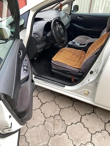 Nissan Leaf: 2015 г., 0.1 - engine capacity л, Автомат, Электромобиль, Хетчбек — 5