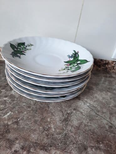 посуда пияла: Кесе по 150с, тарелки советские по 100 с — 6