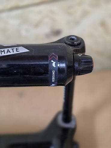 Велозапчасти: Вилка RockShox Lyrik Ultimate (DebonAir, Charger) - Диаметр колес — 7