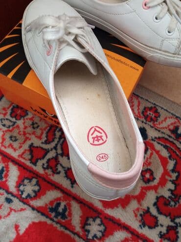 женская модельная обувь больших размеров: Кеды женские,кожа,производство Китай,фирма renben, размер 37,в — 3