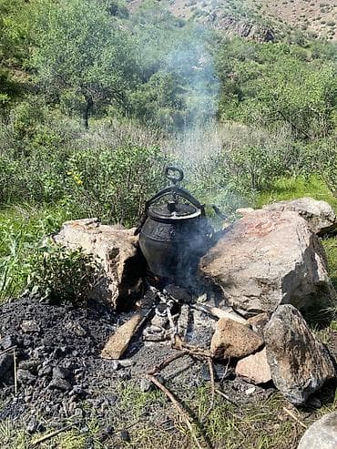 Чугунный казан для костра с крышкой и подвесной скобой - Материал