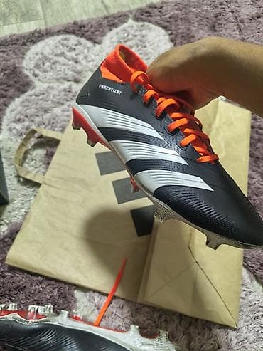 Оригинальные бутсы Adidas predator покупал за 8000 тысяч причина — 4