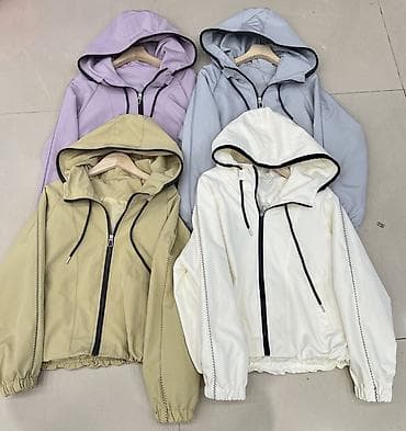 Верхняя одежда: Женская ветровка с капюшоном - Свободный оверсайз‑крой с приспущенной — 8