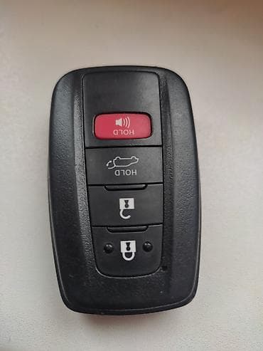 Продаю ключ оригинал с Америки от Toyota Highlander . звонить по