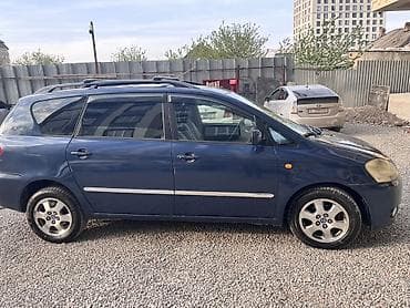 бампер на авансиер: Toyota Avensis Verso: 2003 г., 2 л, Ручные, Бензин, Универсал — 2