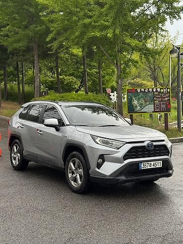 Toyota RAV4: 2021 г., 2.5 л, Гибрид, Кроссовер