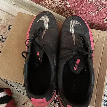 Спорт жана хобби: Футбольные бутсы/сороконожки Nike Phantom Venom Academy IC — 1