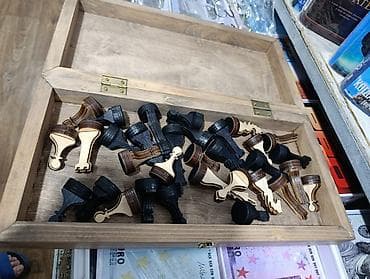 стеклянные шахматы: Деревянные шахматы с резными элементами и фигурками ручной работы - — 4