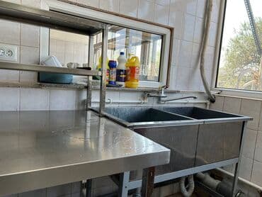 аренда помещений под кафе ресторан: Мантоварка, котёл для варки лапши и пельменей, стол холодильник, стол — 14