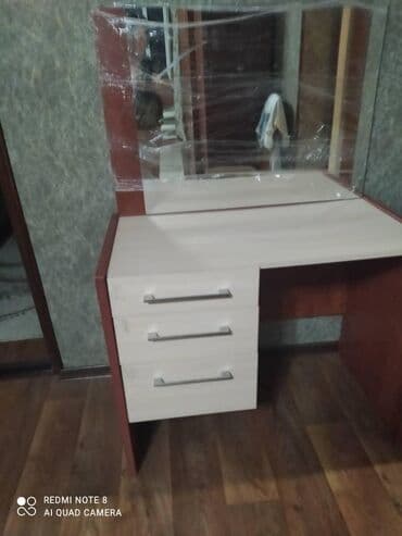 кровать бесплатно: Продам кровать ( без матраца), 2 тумбочки, комод, трюмо с зеркалом — 2