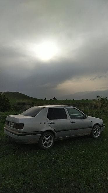 golf 5: Volkswagen Vento: 1993 г., 1.8 л, Механика, Бензин, Седан — 5