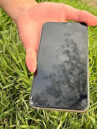 iphone 15: IPhone 11 Pro Max, Б/у, 256 ГБ, Matte Silver, 70 % — 2