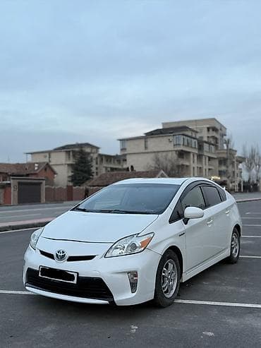 Продажа авто: Toyota Prius: 2015 г., 1.8 л, Вариатор, Гибрид, Хэтчбэк — 3