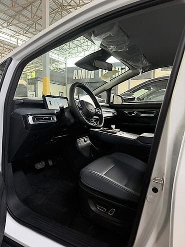byd w6: Электромобиль GAC Aion Y (белый, кроссовер) — 4
