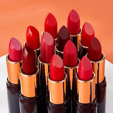 Помады для губ в классических красных и ягодных оттенках - Палитра